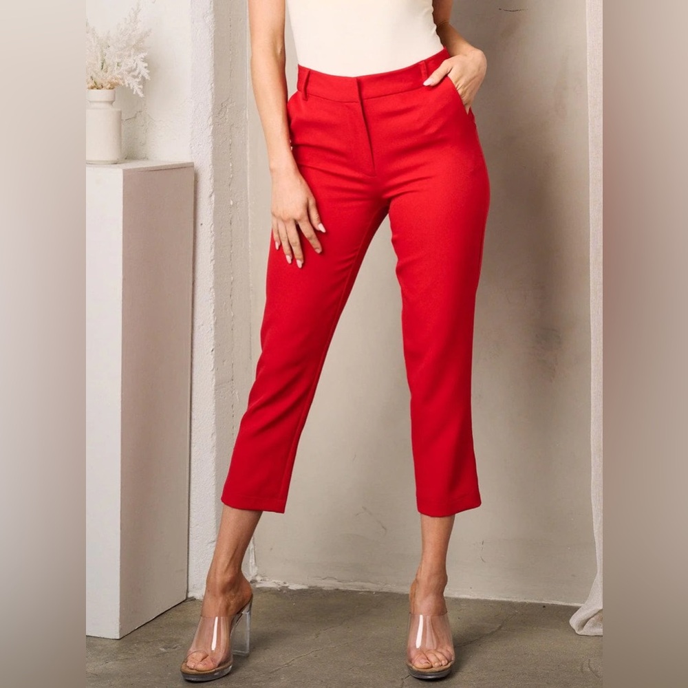 SASSY TAPER HIGH RISE CROP PANTS
( Scarlet Mood )